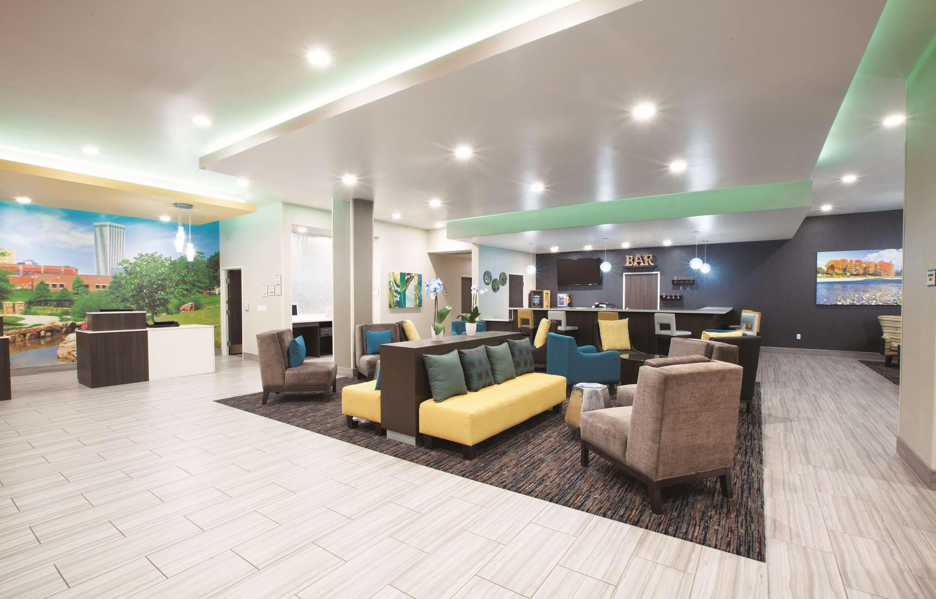 Hotel La Quinta By Wyndham Tulsa Broken Arrow Exterior foto